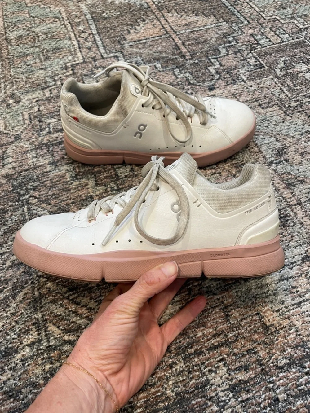On Running The Roger Advantage Sneakers White Women’s 7.5